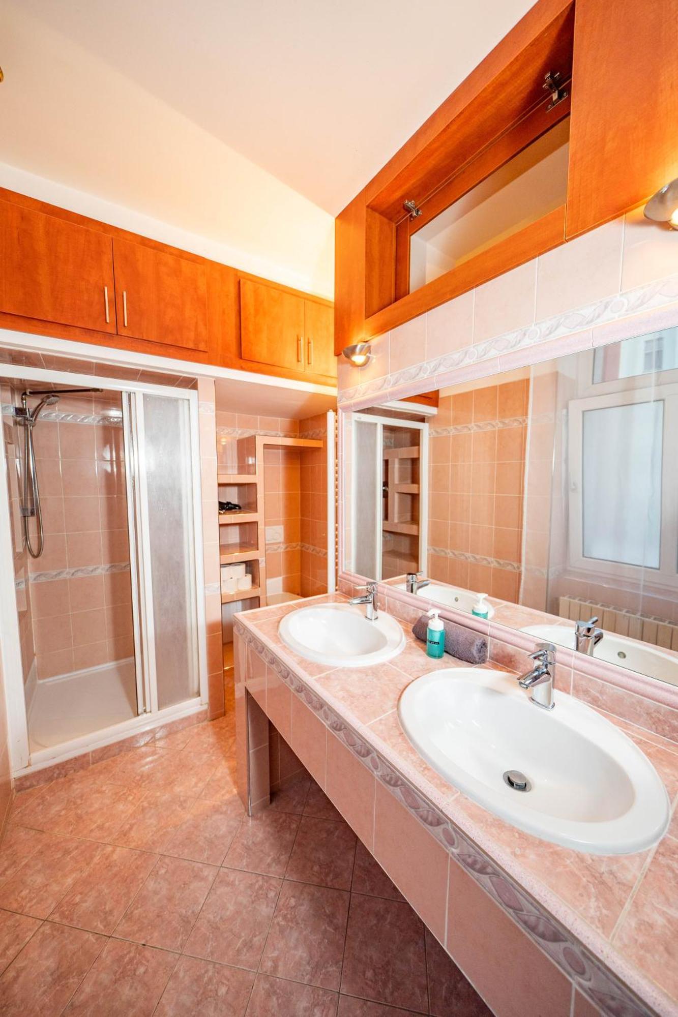 Apartmán 6 Bob's - 3 Bedrooms, King Size Beds Praha